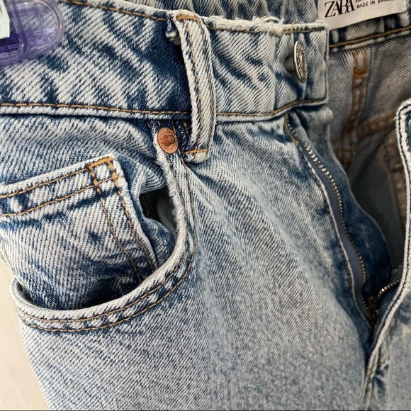 Zara Straight Leg alight Wash Jeans - Picture 6 of 7